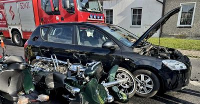 Motocyklista i pasażerka trafili do szpitala po zderzeniu